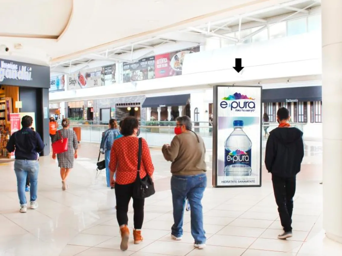Pantalla LED Plaza las Américas MUPI 5 Adidas Restaurantes, Morelia