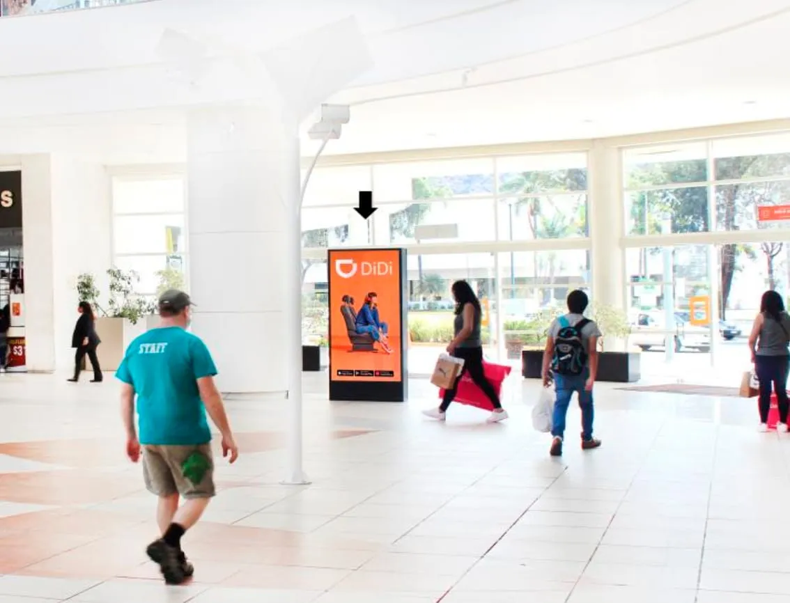Pantalla LED Plaza las Américas MUPI 6 Pandora Entrada Plaza, Morelia